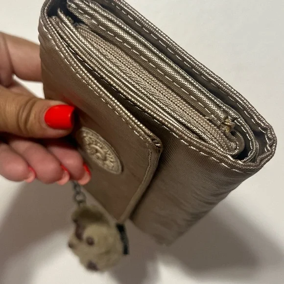 Pixi Kipling Metallic Wallet with Keychain - Picture 14 of 15